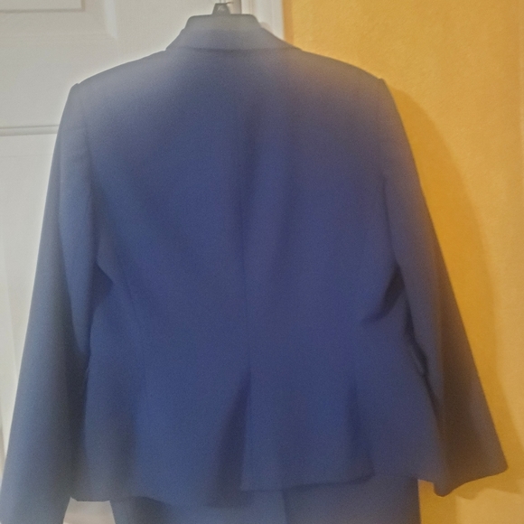 Skirt suite 10 - Picture 2 of 4